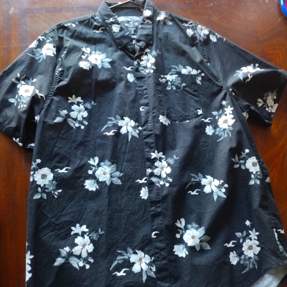 Men's Hollister XL floral Button Up